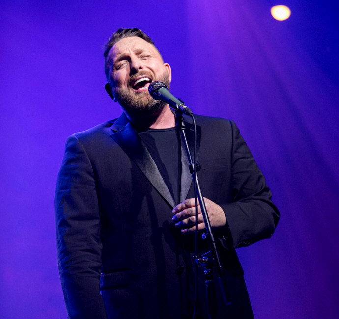 How to Hire Johnny Reid - booking information 