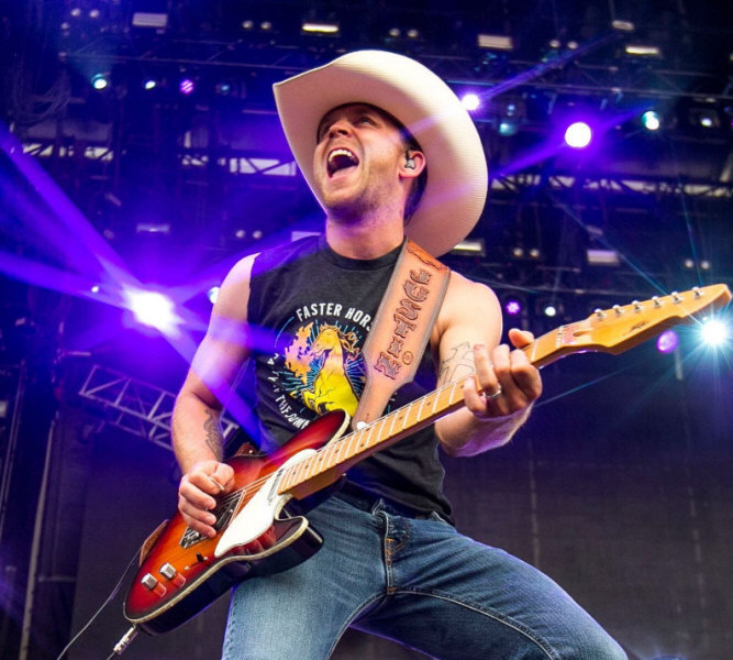 How to hire Justin Moore - booking information 